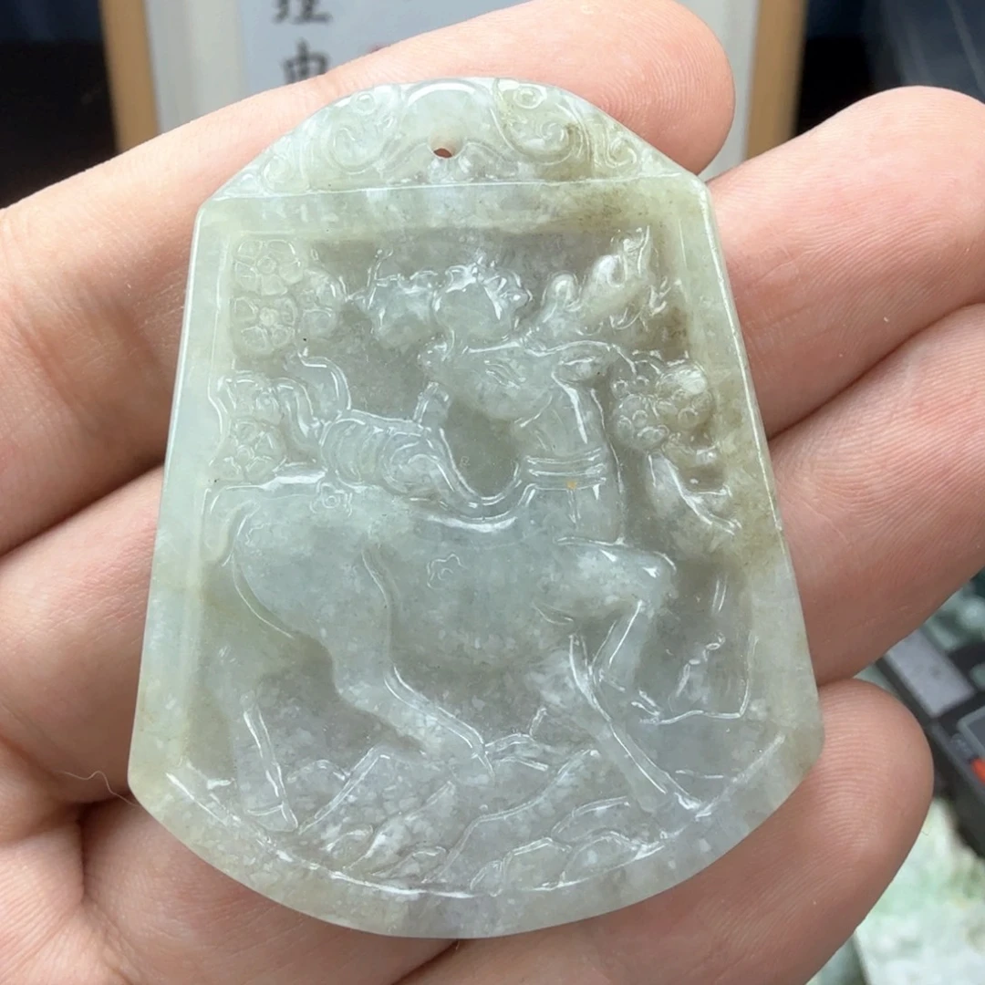 翡翠挂件未镶嵌翡翠