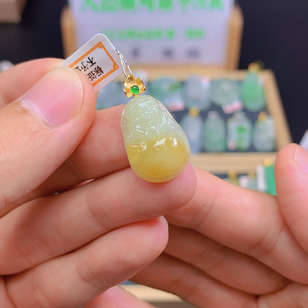 翡翠18K金镶嵌颈饰翡翠