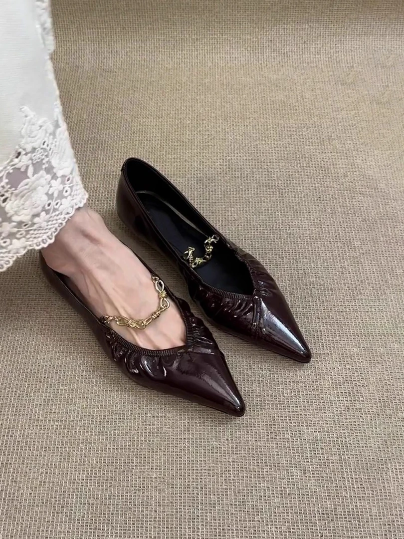 羊皮版~复古尖头拉皱浅口单鞋女软皮时尚金属链通勤一脚蹬平底鞋