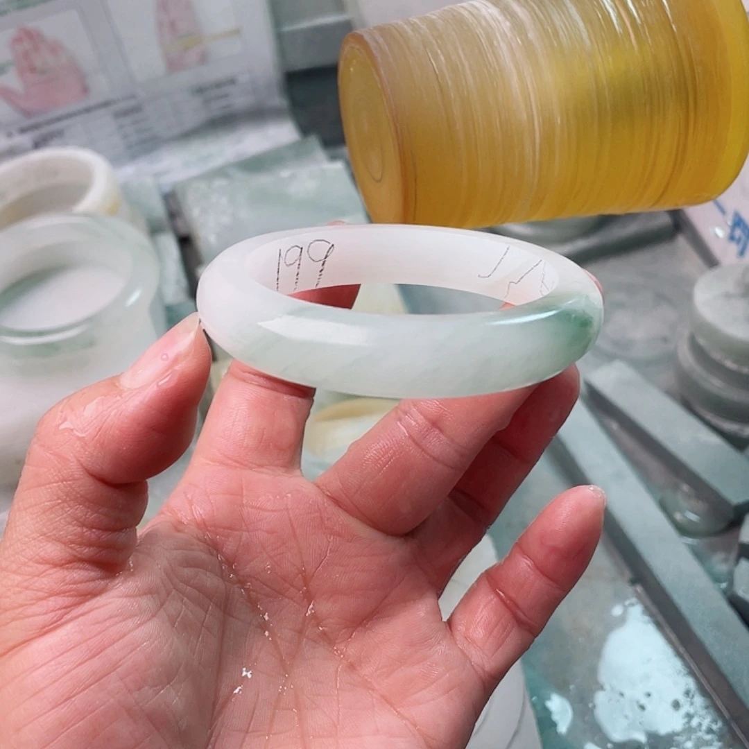 梦***婷定制石英质玉（天山翠）