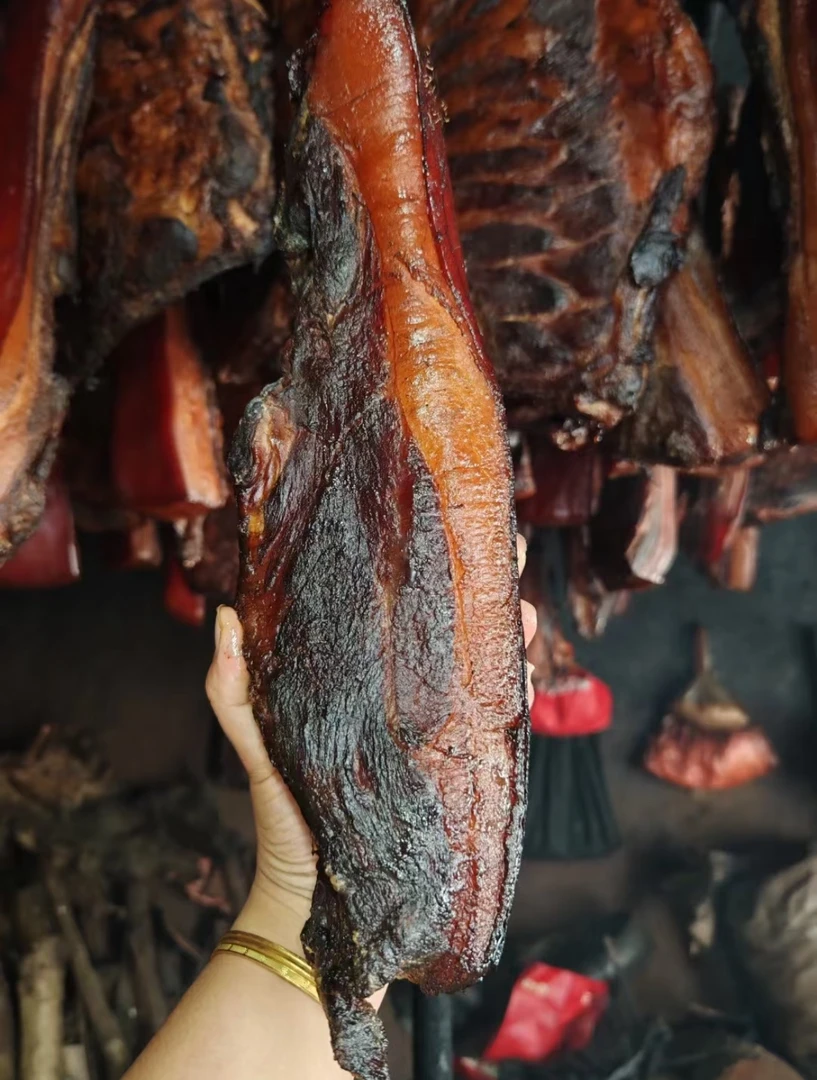 川香腊二刀（后腿肉)，烟熏风味，采用原木、实木小火慢熏