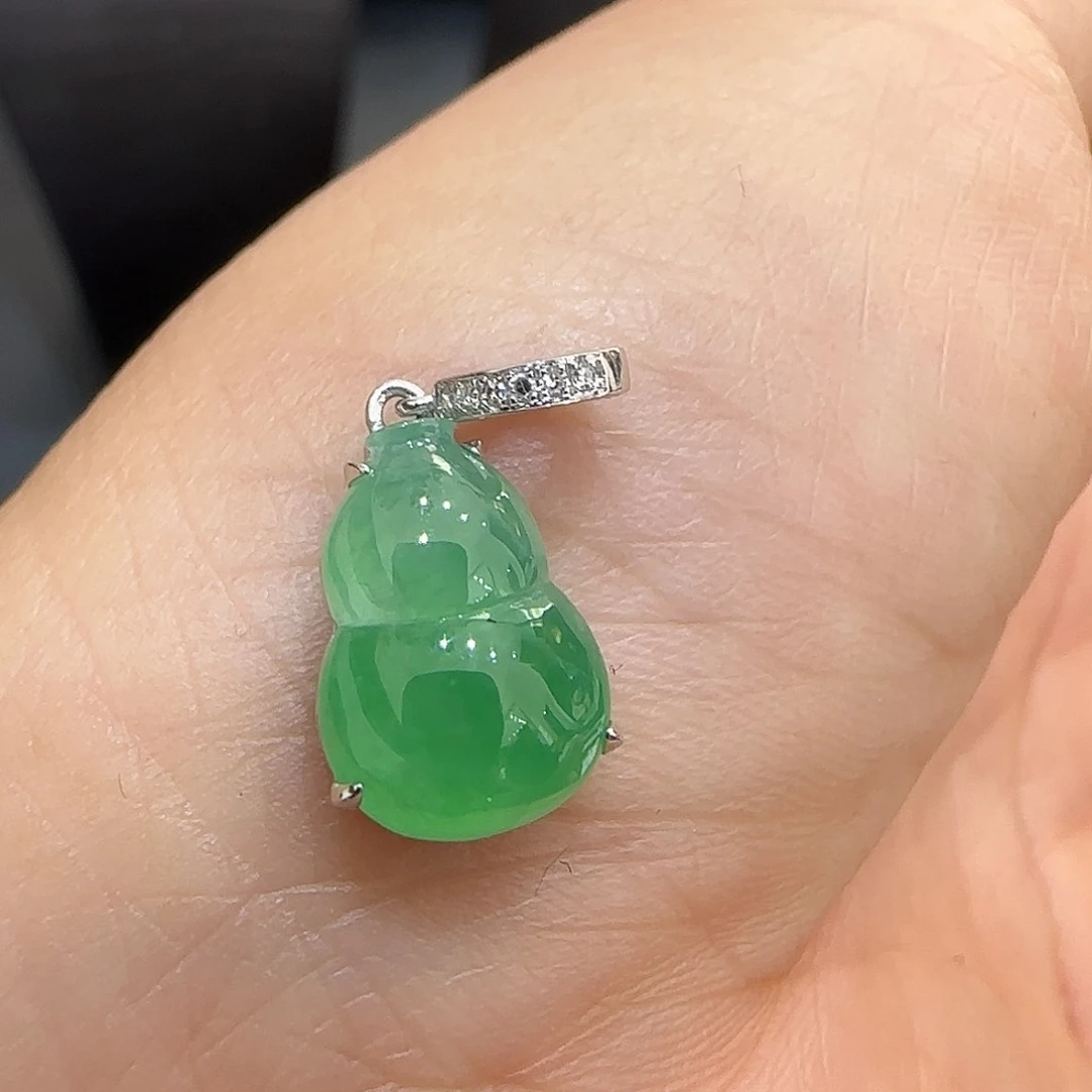 翡翠颈饰18K金镶嵌葫芦