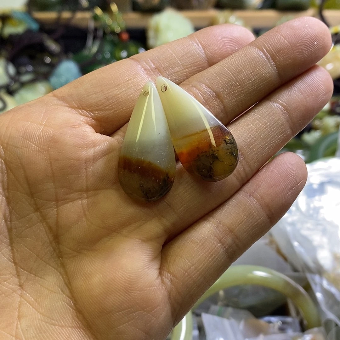 岫玉未镶嵌耳环一对