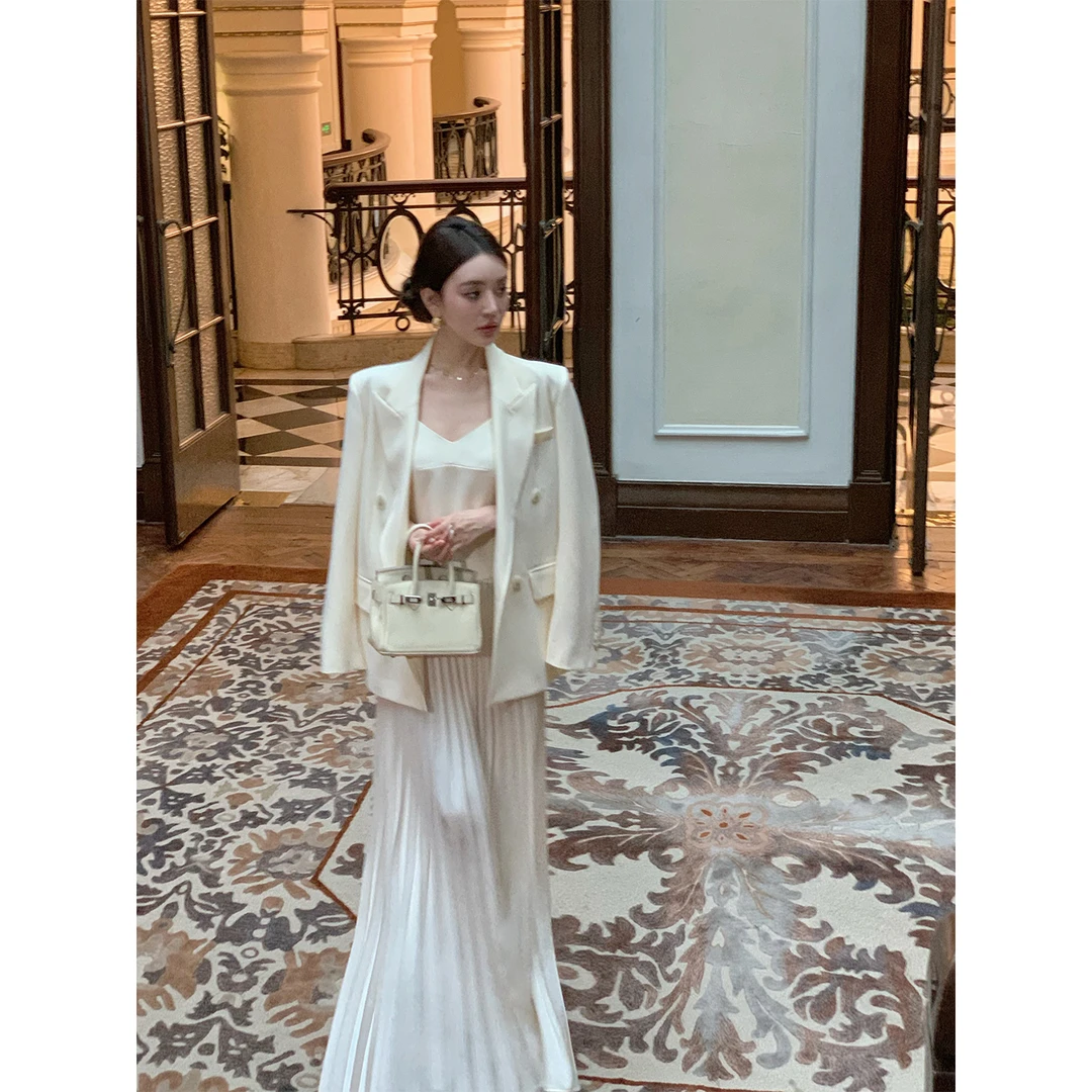 冯薪颖【极简风尚】气质挺括西装V领吊带百褶时尚套装 T507081