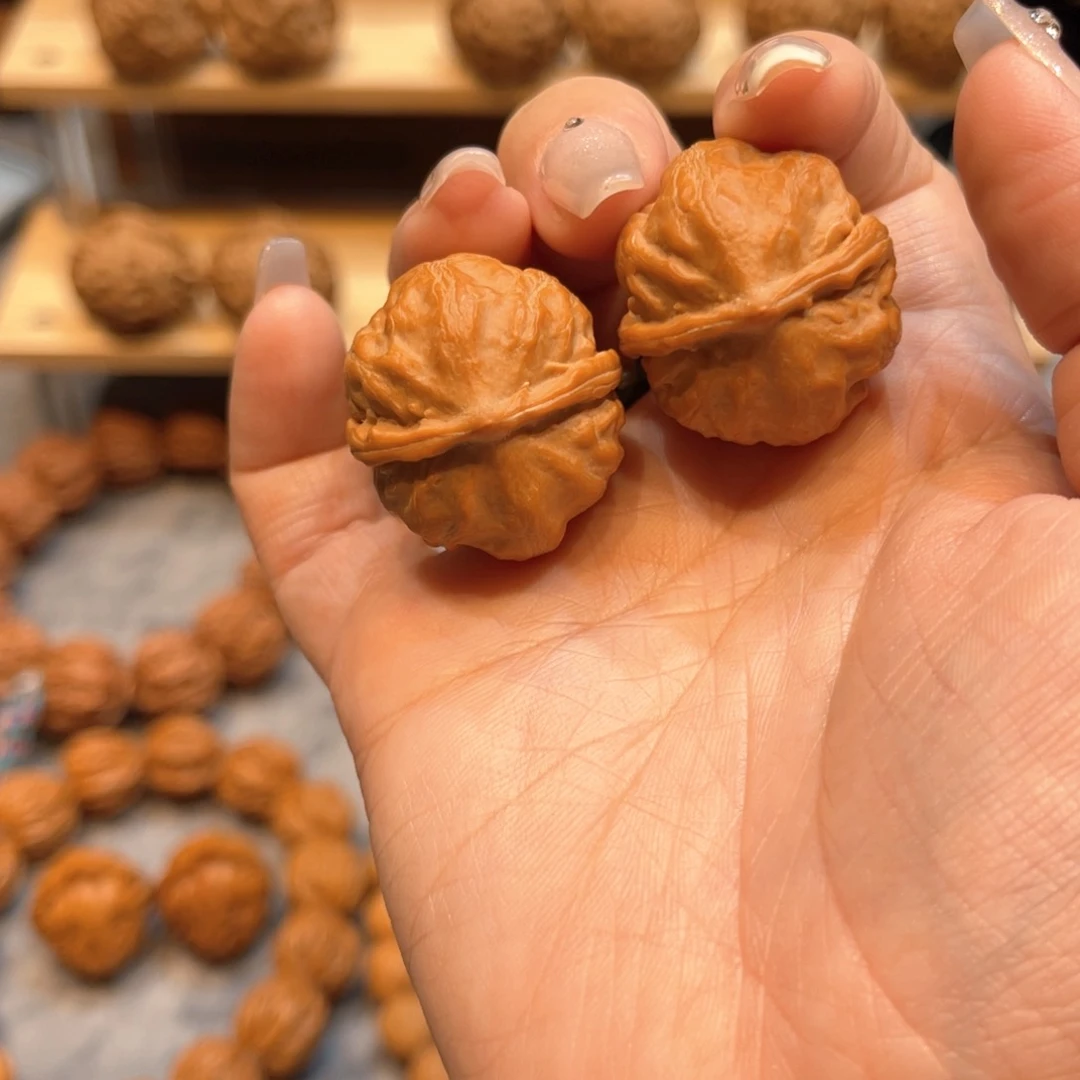 文玩核桃把件粗筋爆肉八棱