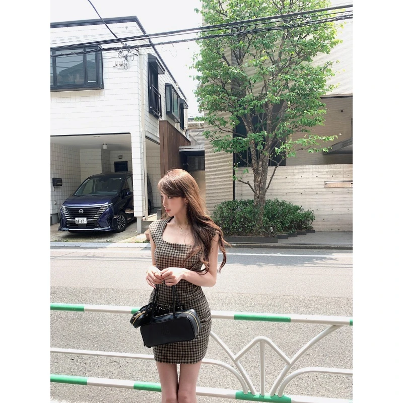 韩系复古修身显瘦格子背心连衣裙女夏季新款收腰百搭休闲包臀短裙