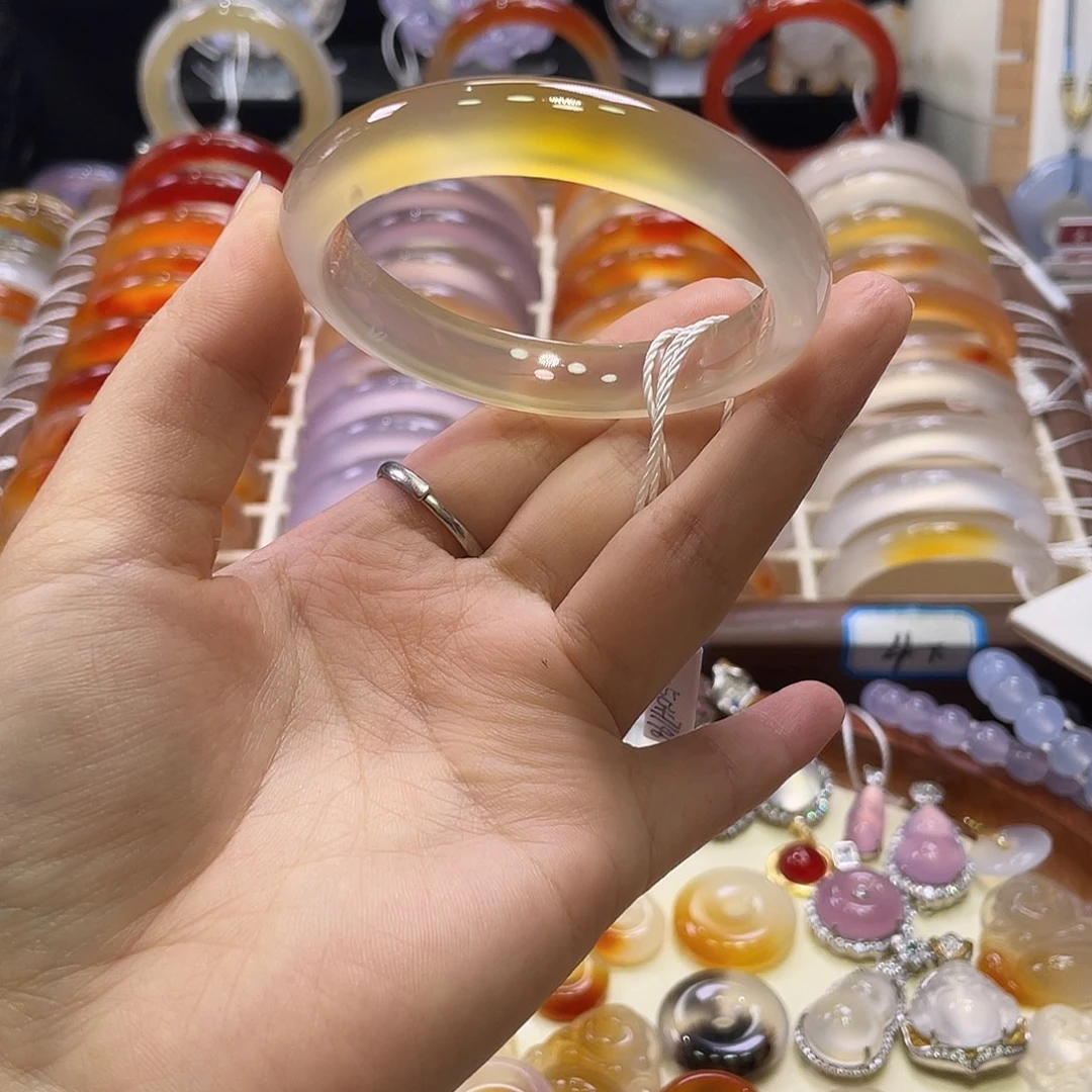 手镯玛瑙/玉髓未镶嵌不同光线不同角度色不同