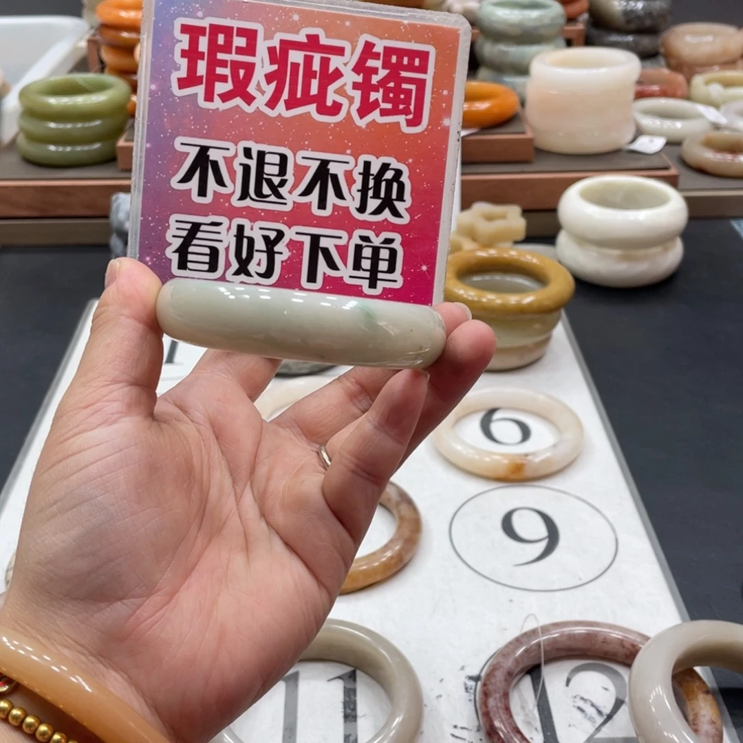 人***梦未镶嵌手镯石英质玉