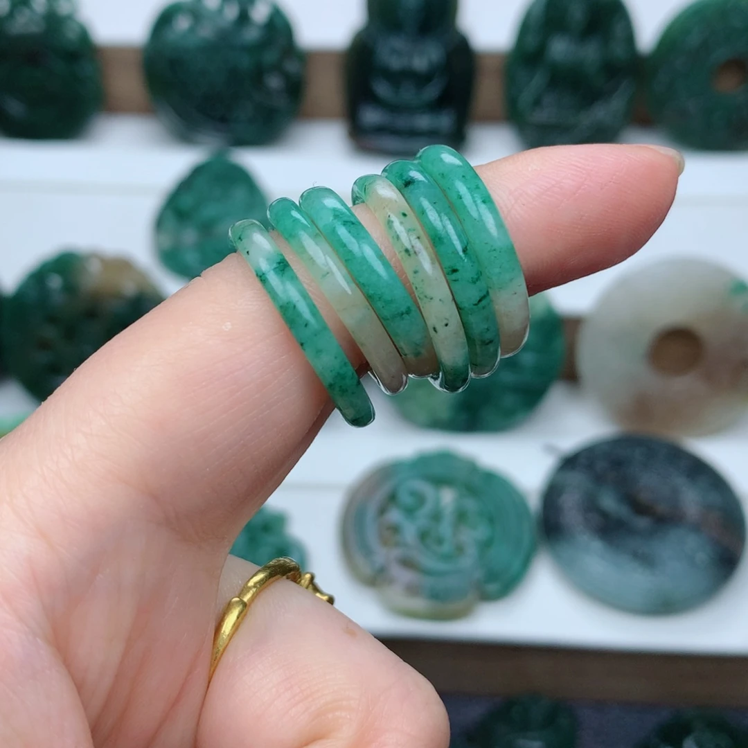 独山玉未镶嵌颈饰山*经