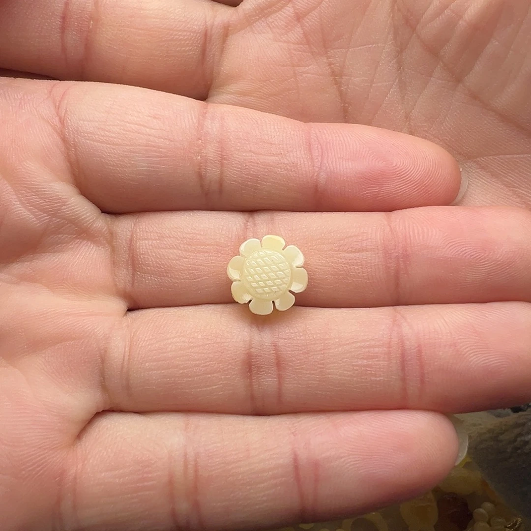 蜜蜡未镶嵌颈饰太阳花提溜