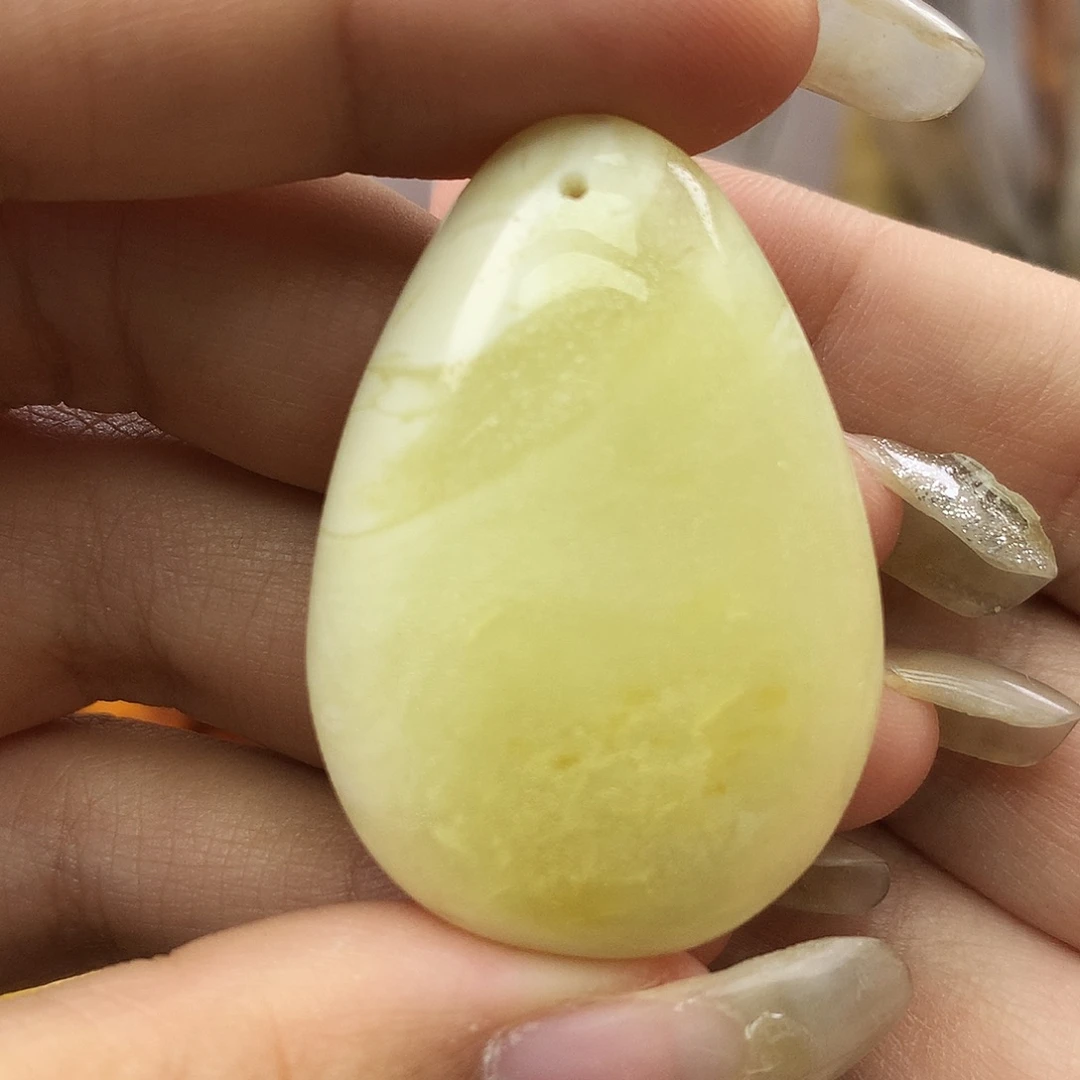 未镶嵌琥珀珠宝奇石