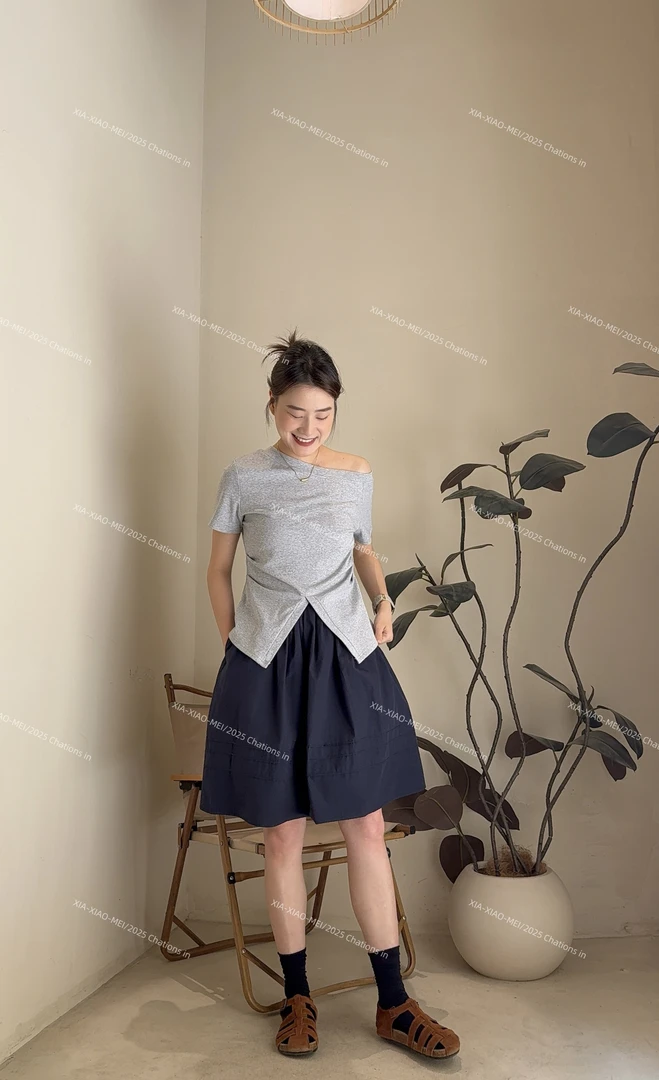 XIAOMEI ｜花灰色不规则斜肩前开衩正肩T上衣-5123