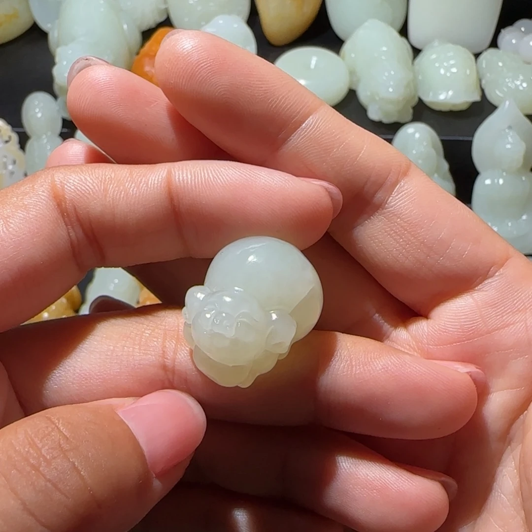 嘿***和田玉未镶嵌颈饰