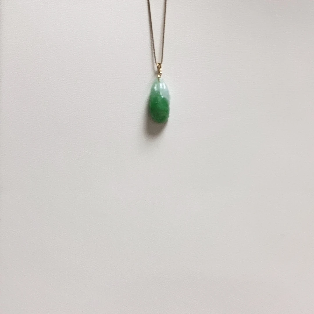 颈饰18K金镶嵌翡翠简单