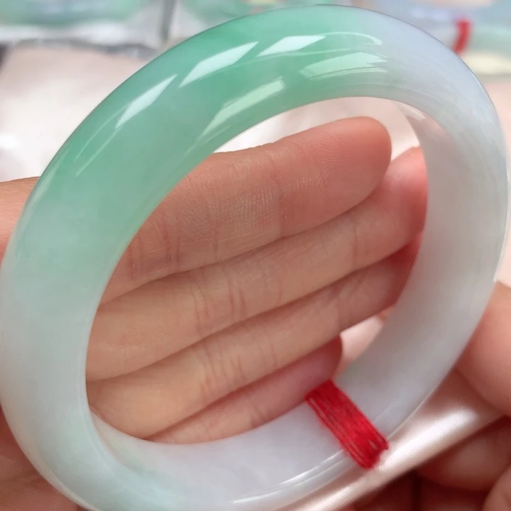 翡翠手镯未镶嵌冰胶白底青48