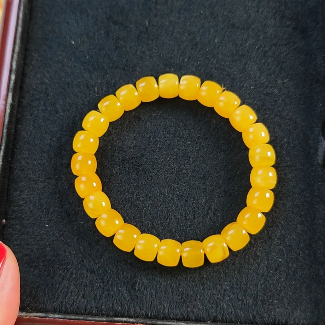 手串蜜蜡未镶嵌同料手串9m。