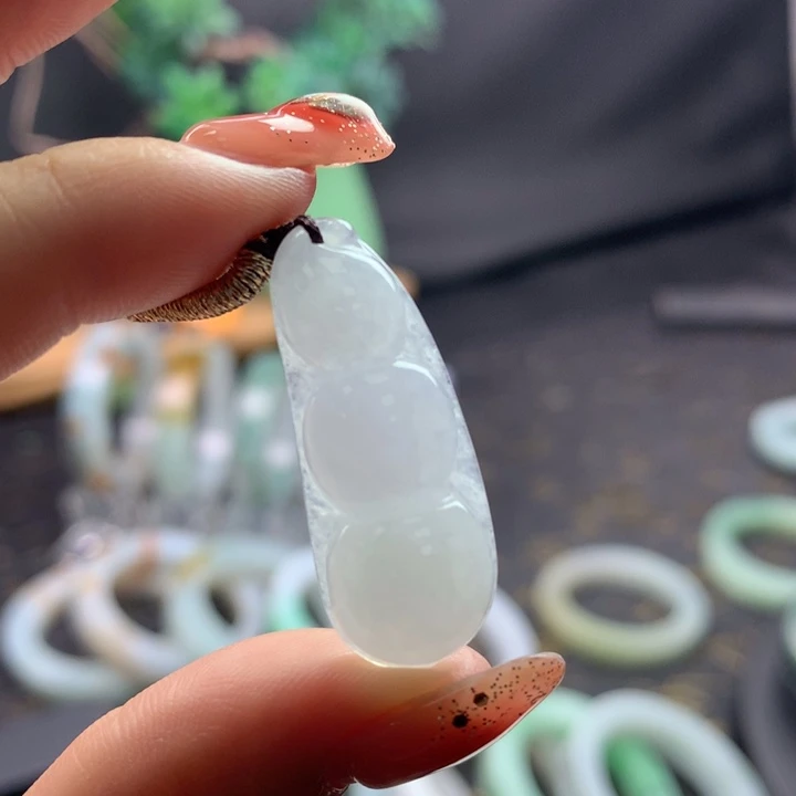 定制翡翠未镶嵌福豆