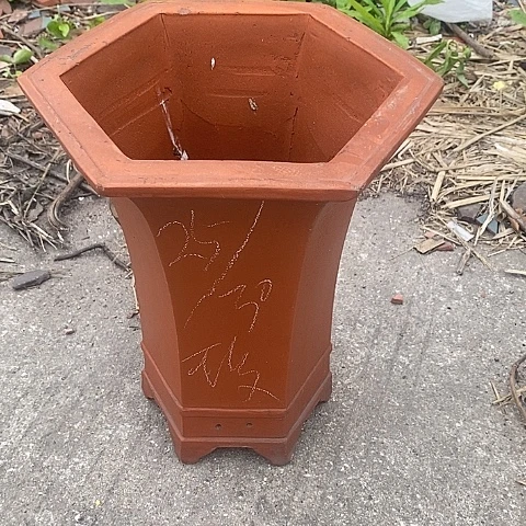 中国宜兴紫砂花盆，