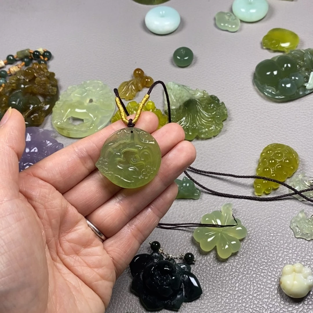 蛇纹石玉未镶嵌挂件耳饰