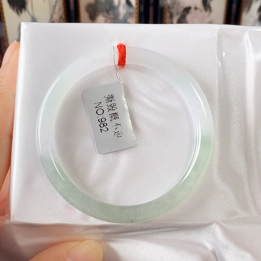 未镶嵌手镯翡翠手镯