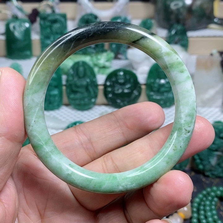 未镶嵌独山玉手镯