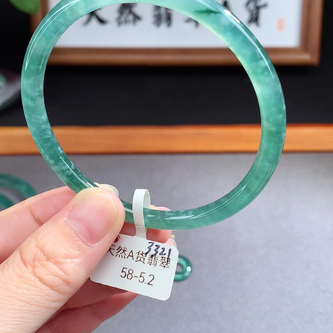 翡翠手镯（圆镯）未镶嵌