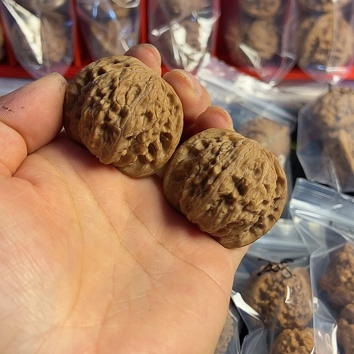 吊坠桃核磨盘狮子头90