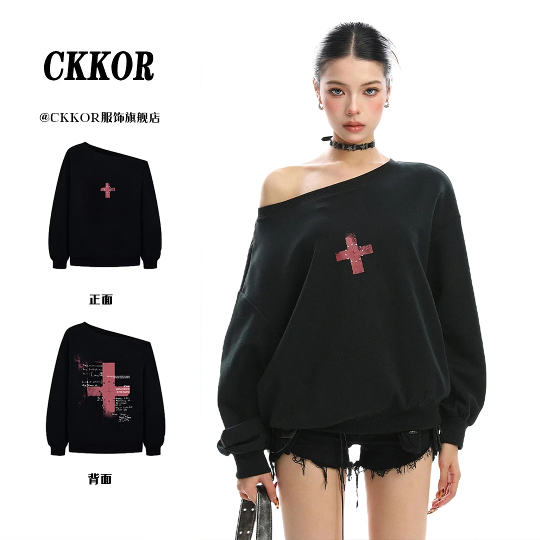 CKKOR韩系时尚设计感印花斜肩卫衣女早秋新款休闲慵懒风露肩上衣
