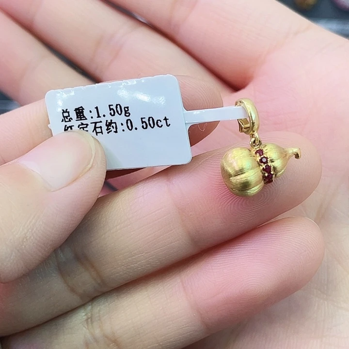 18K金镶嵌颈饰红宝石0.50克拉万能扣