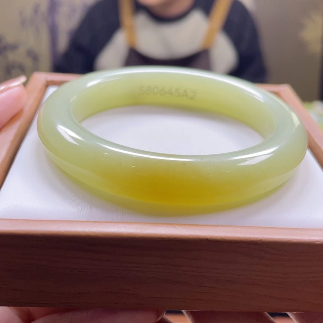 和田玉未镶嵌手镯58圈