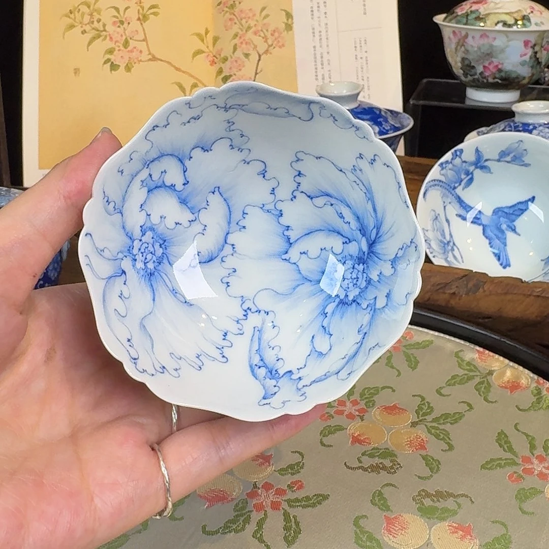 青樵轩白描青花繁花杯
