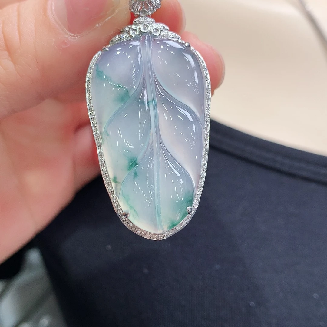 翡翠颈饰18K金镶嵌叶子