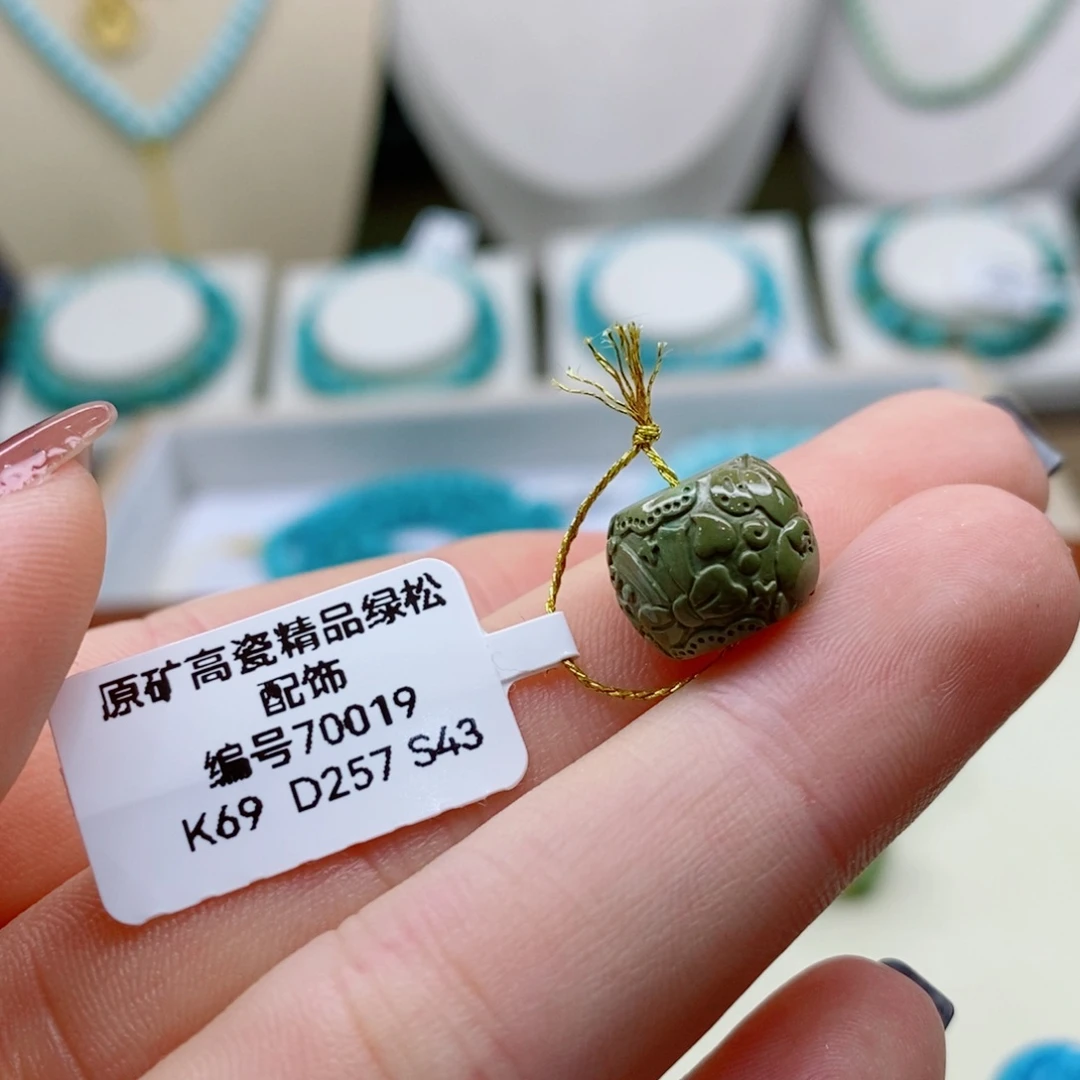 绿松石未镶嵌珠宝奇石