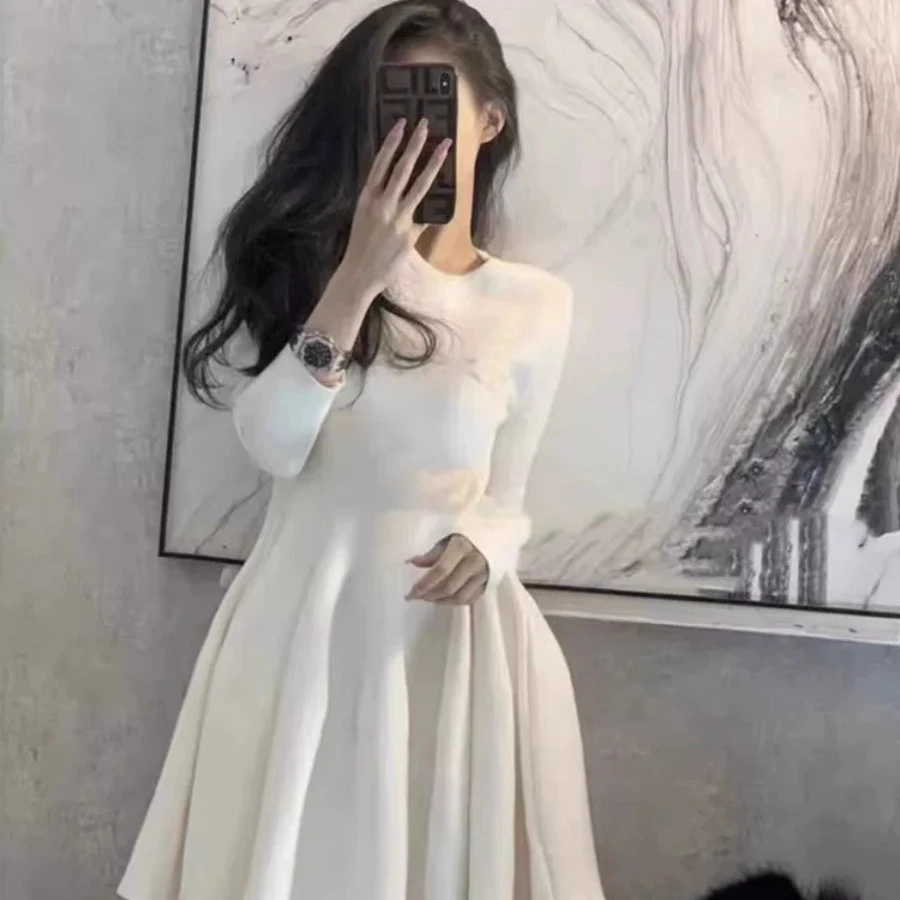 高级感温柔白色针织内搭裙子打底显瘦2025年秋季新款绝美连衣裙女