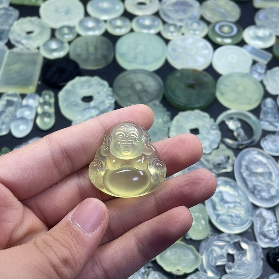岫玉未镶嵌颈饰佛公