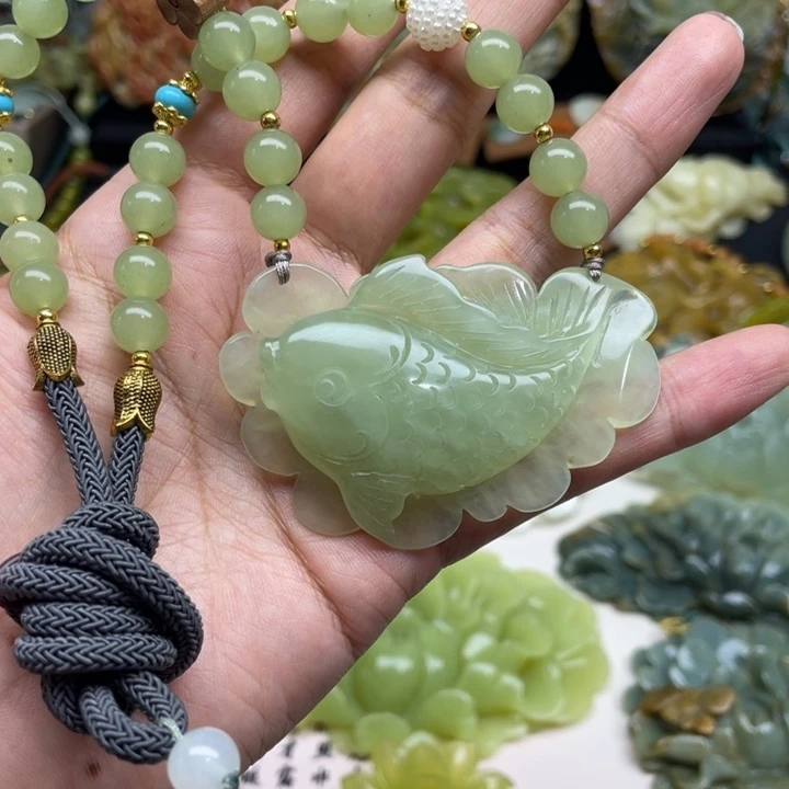 蛇纹石玉未镶嵌颈饰