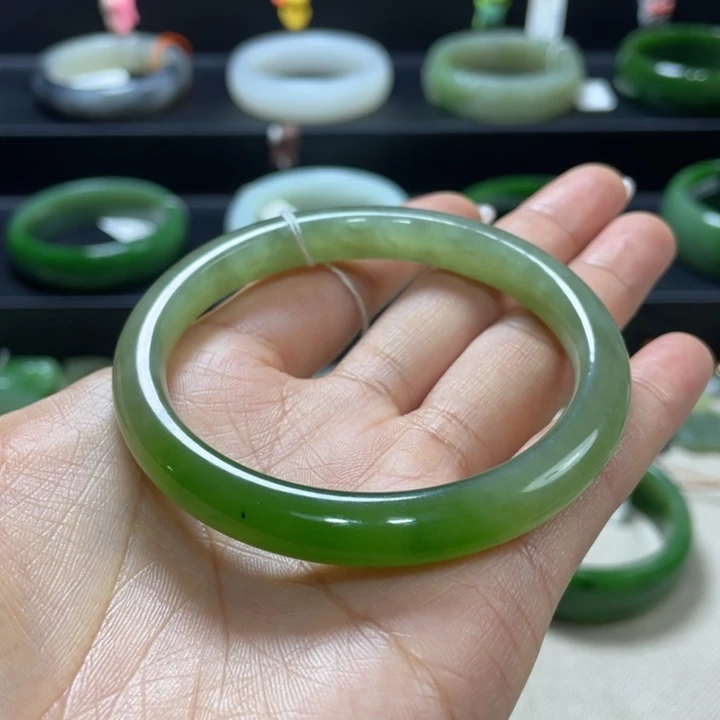 和田玉（碧玉）未镶嵌手镯碧玉冰底一口翠美人条