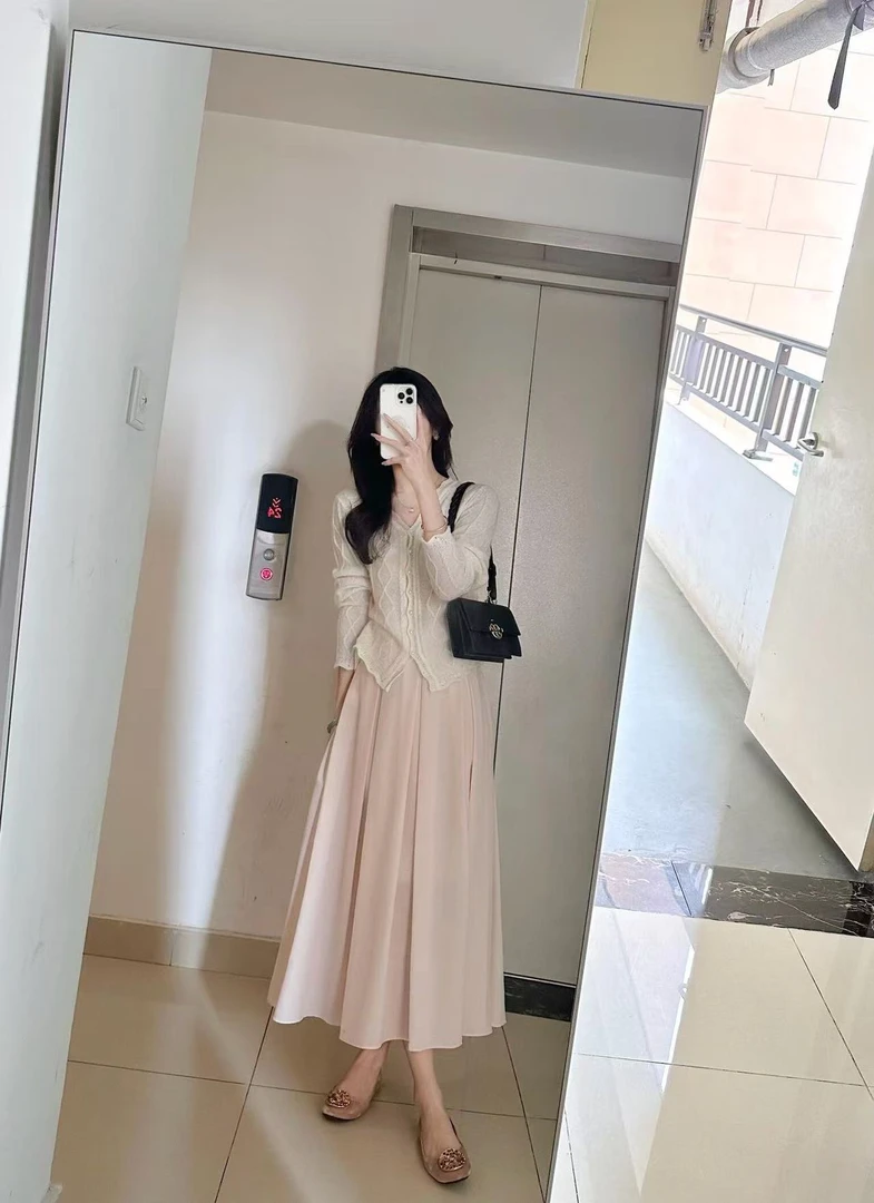 2025秋季新款韩系花边V领针织开衫女温柔麻花菱格上衣百搭半身裙