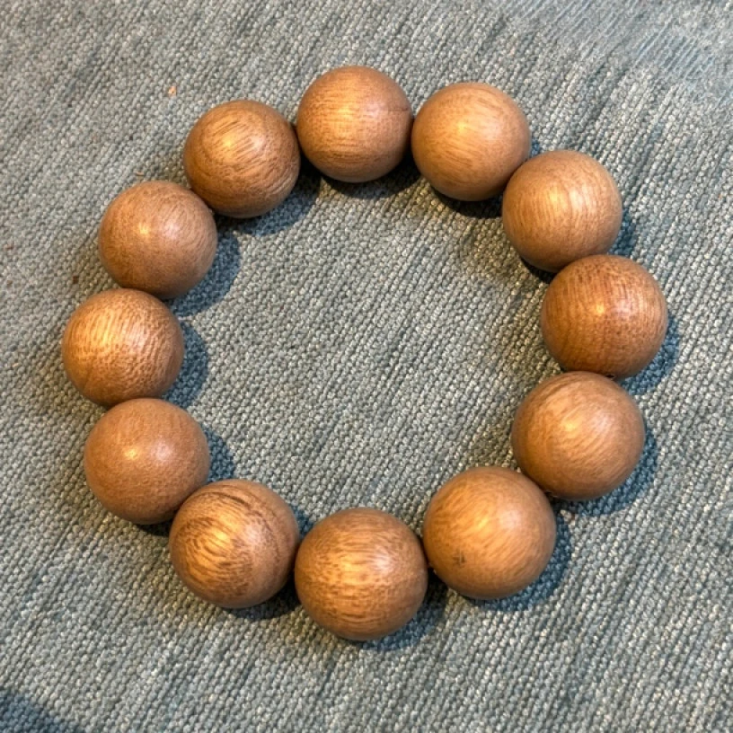 110675 精品香樟木圆珠20mm手串