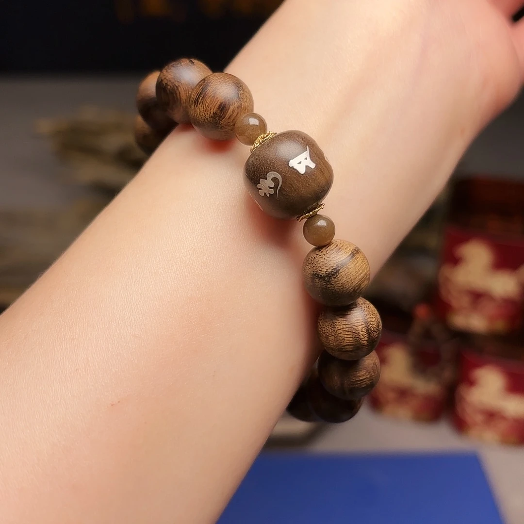 沉香手串越南富森红土瘤疤1.2+老山檀顶珠配饰