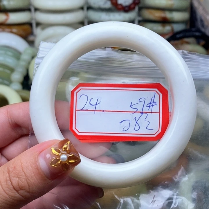 未镶嵌蛇纹石玉颈饰