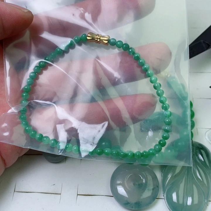 定制翡翠未镶嵌小**姐手链