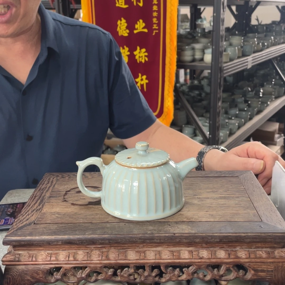 瓷片天青釉青莲壶