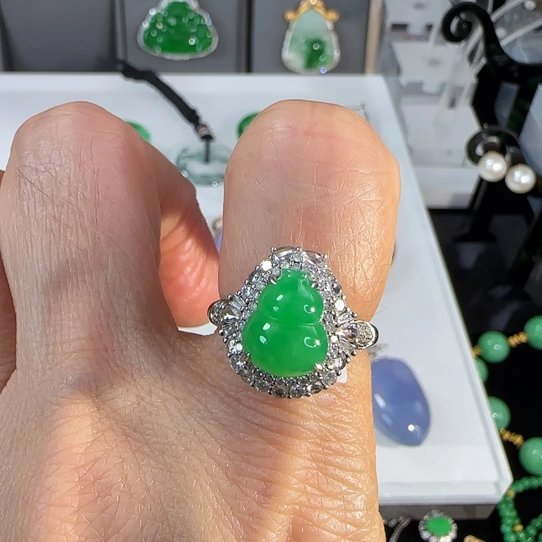 翡翠18K金镶嵌戒指