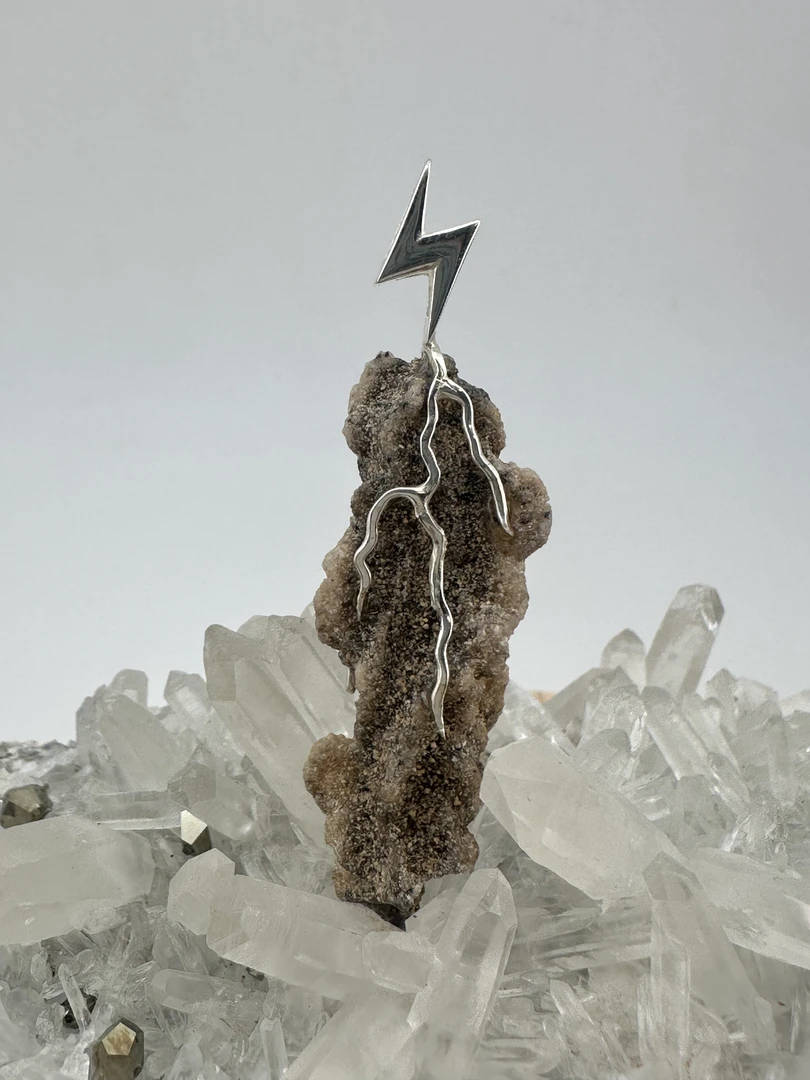 34雷击石 天地能量的结晶