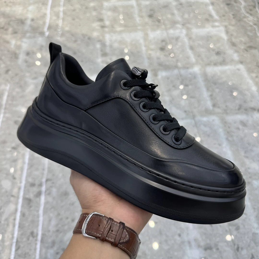 2025秋季新款前系带休闲皮鞋头层牛皮男士潮鞋圆头韩版休闲风板鞋