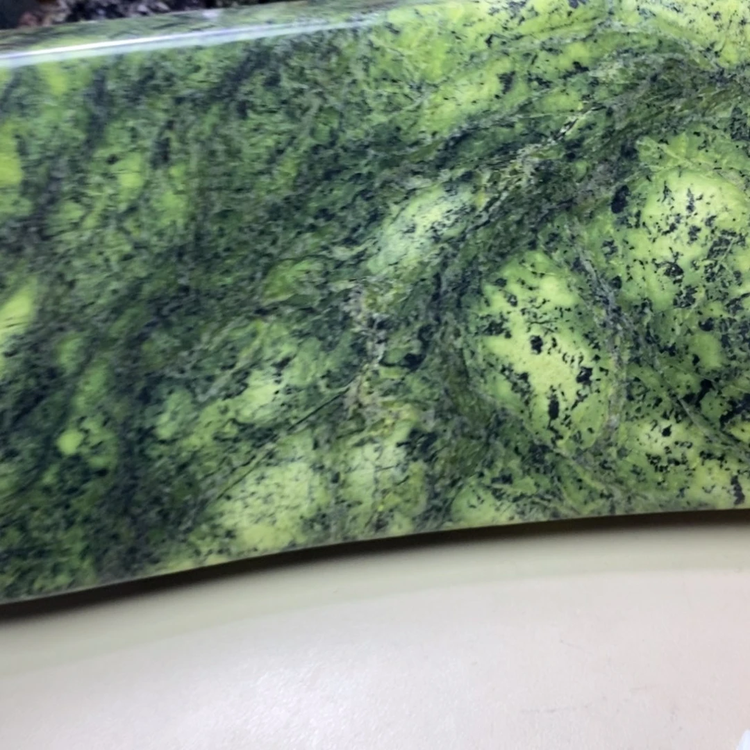 咖***啡蛇纹石玉未镶嵌颈饰