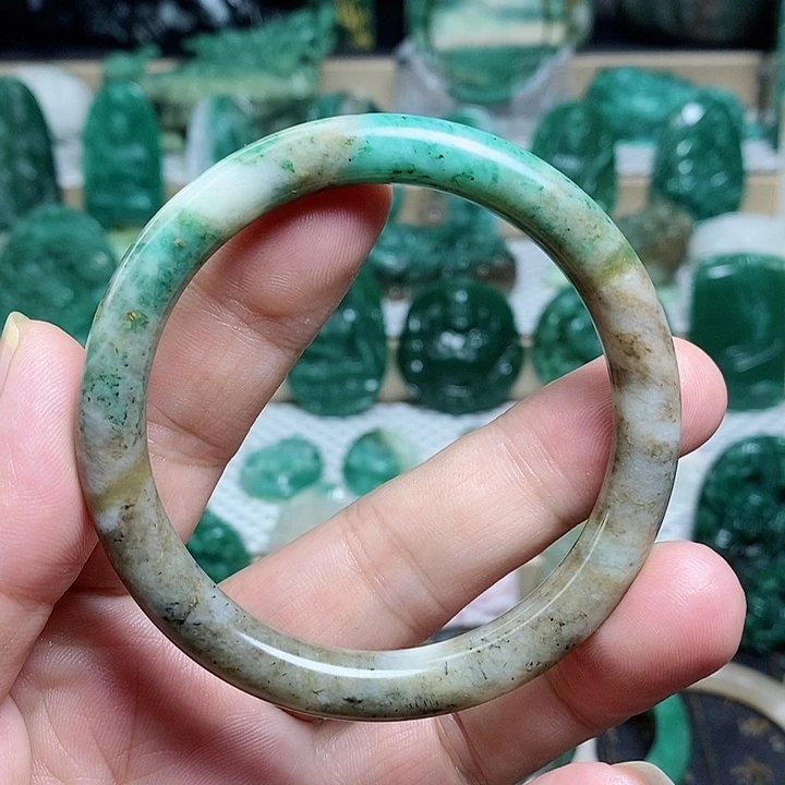 未镶嵌独山玉手镯