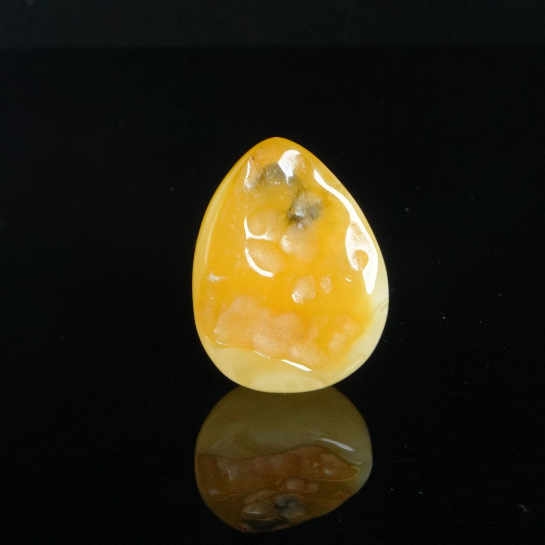 M3880 蜜蜡意境款带皮吊坠 32.51g
