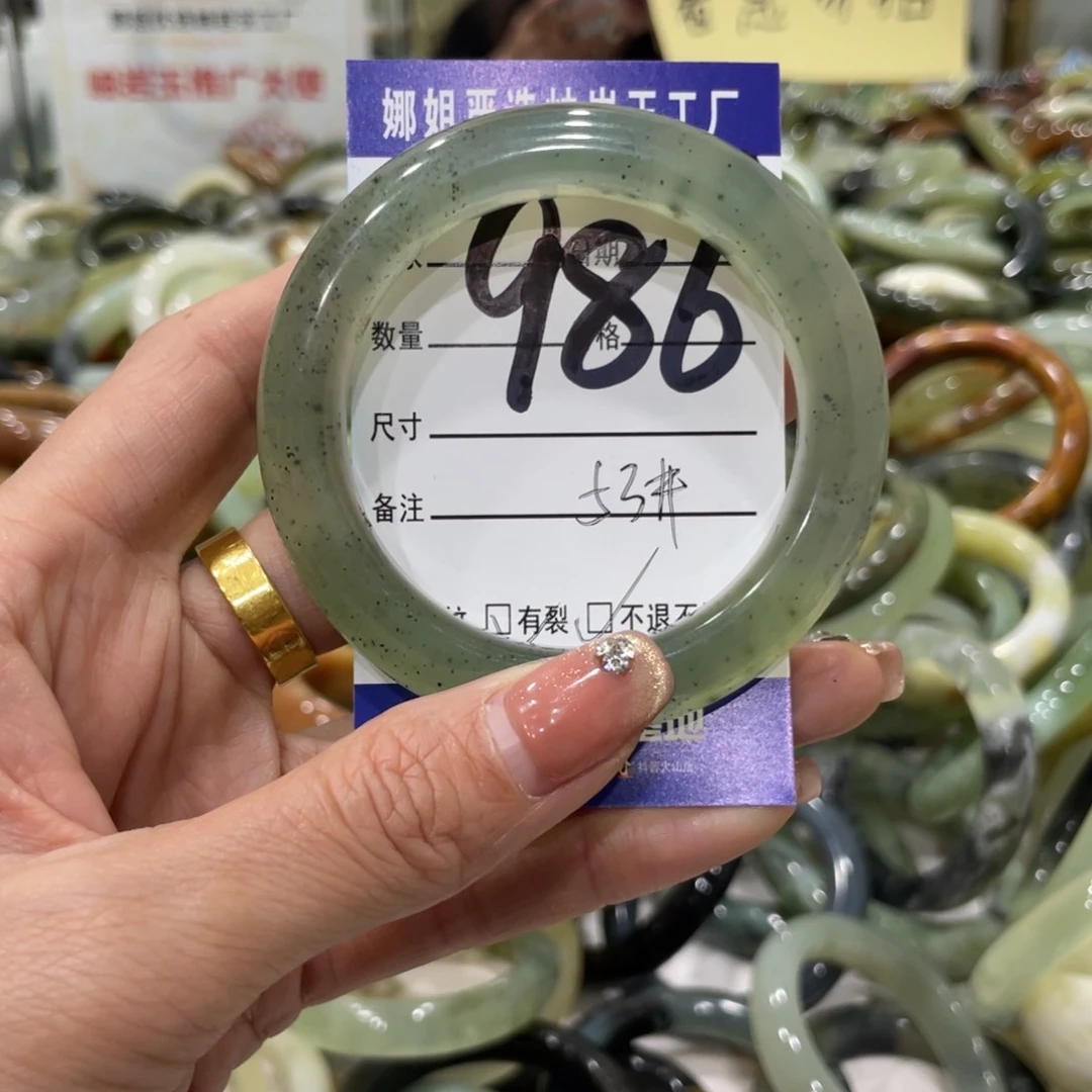 蛇纹石玉手镯未镶嵌